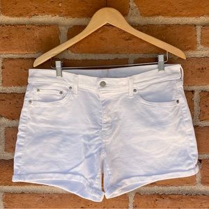 Levi’s Mid-length Cuffed Jean Shorts in White size 32